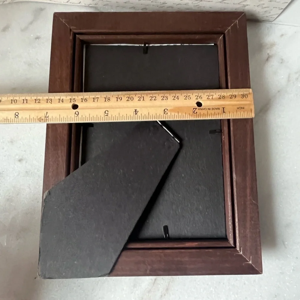 Vintage wooden picture frame 7”x9”